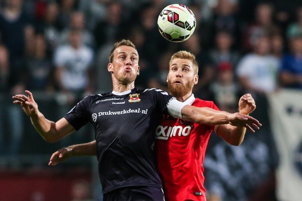 右投火球手 右投火球手