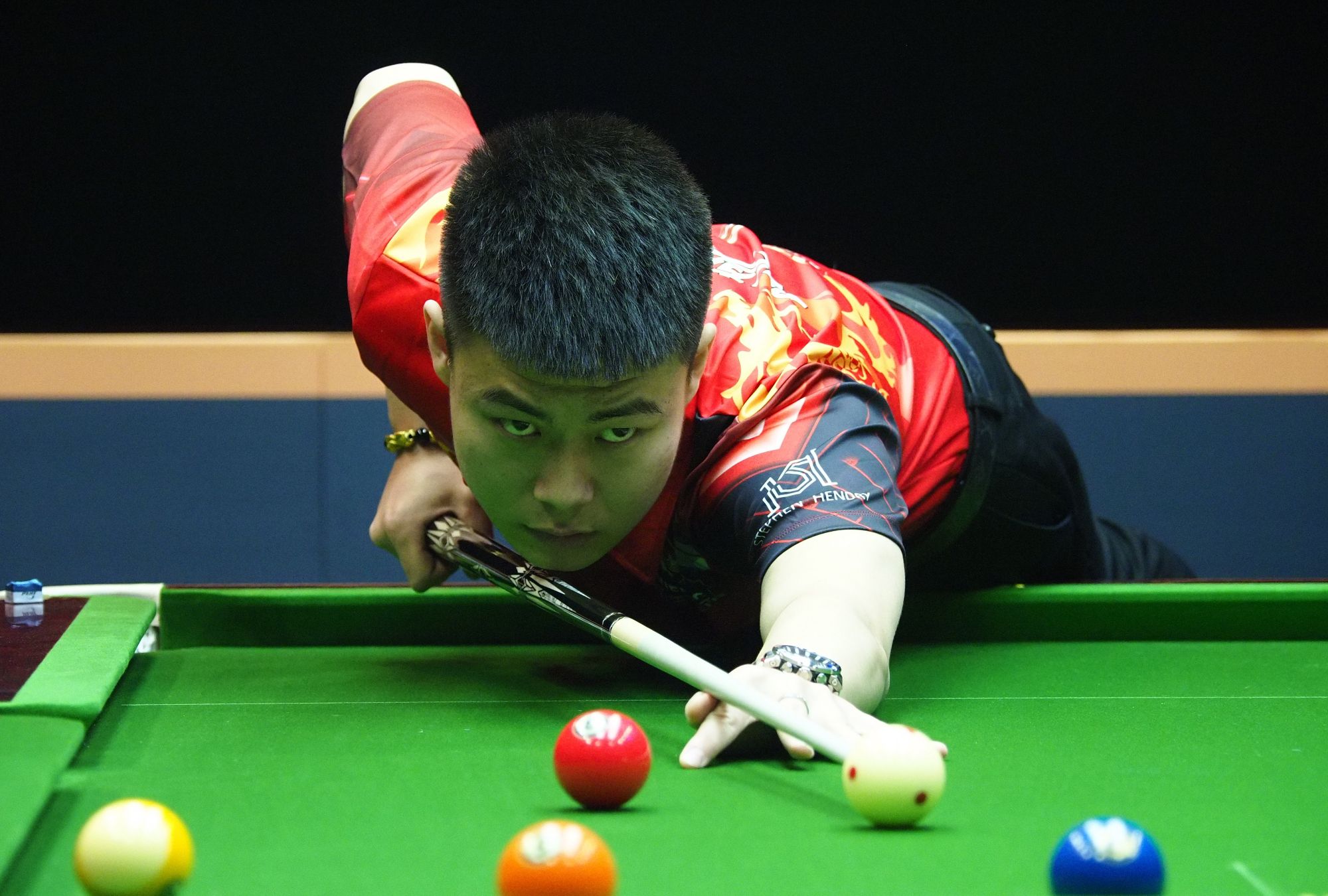 背身护球后 背身护球后